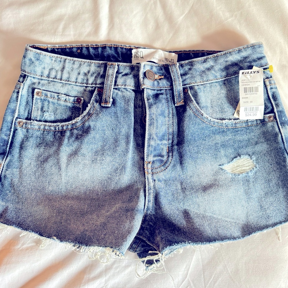 NWT Tilly’s RSQ Boyfriend Cut-Off Shorts size 00